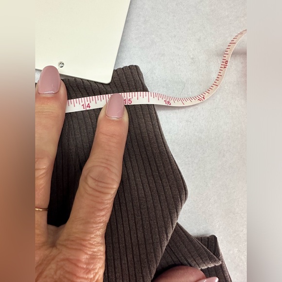 Lululemon Ribbed Softstreme Zip-Leg High- Rise Cropped Pant 25” - NWT- Espresso - Picture 5 of 6